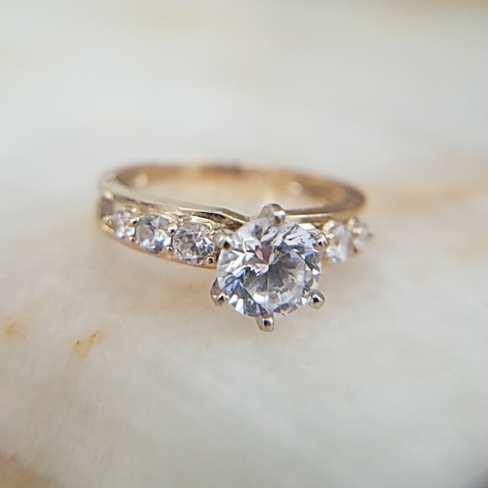 14K Solid Yellow Gold Engagement Ring - Picture 8 of 9